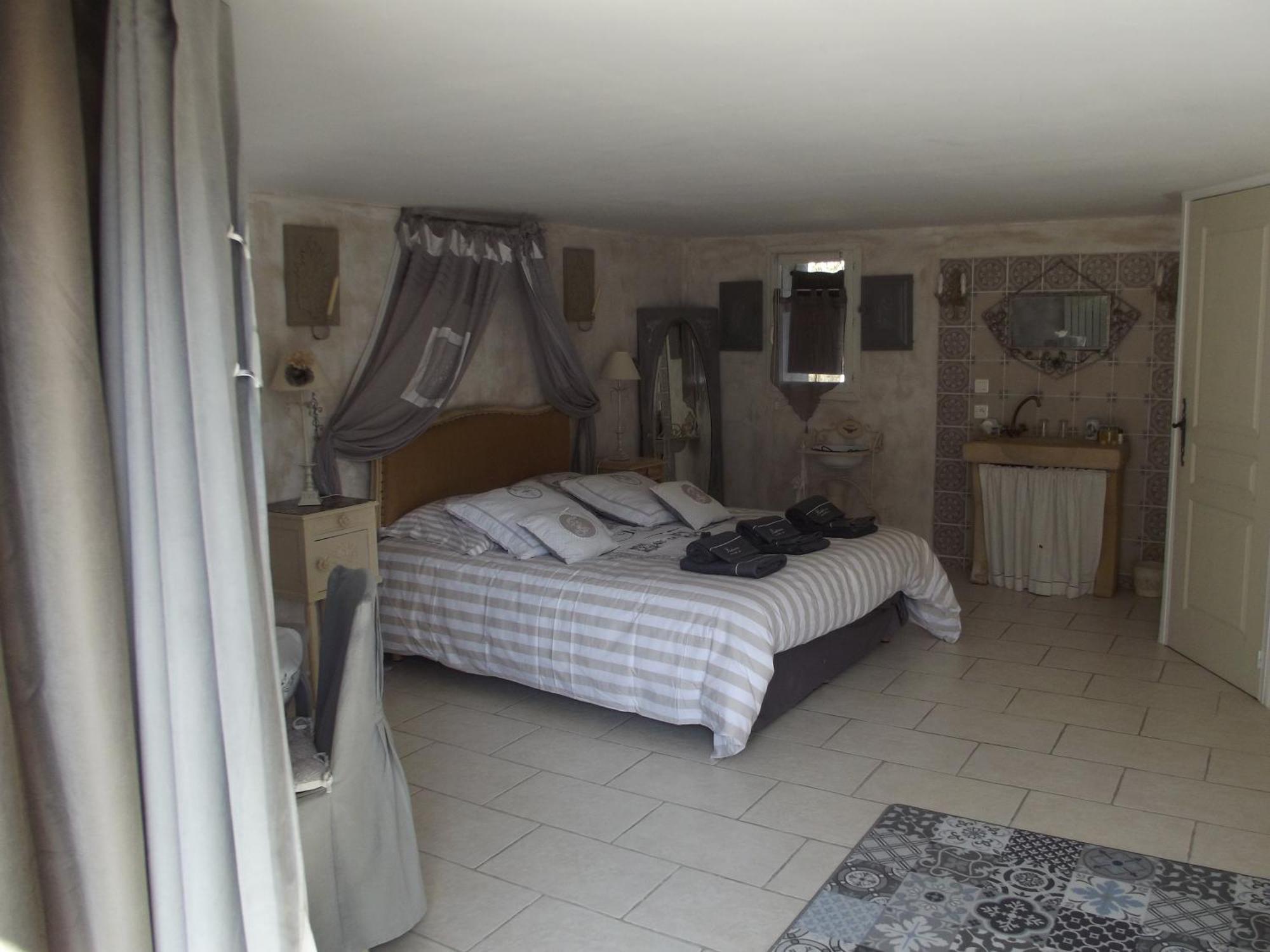 Bed and Breakfast Le Moulin De Sonnailles Кабрье Номер фото